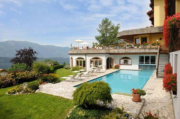 Hotel für 3 Personen, mit Balkon und Terrasse sowie Garten und Pool in Obermillstatt