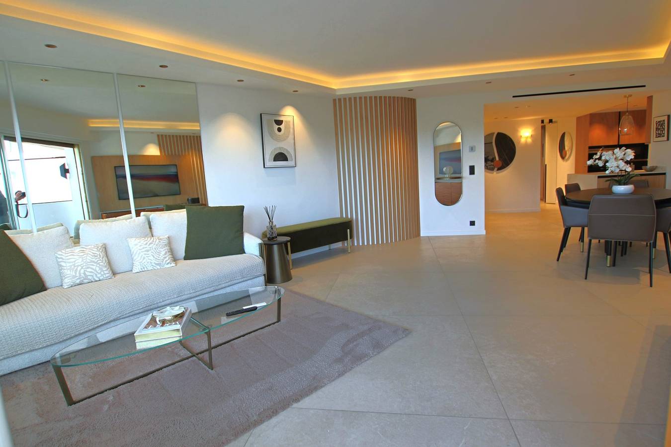 Appartement de vacances entier, Appartement 3 chambres en suite de 105 m2 sur bld Croisette in Cannes, Côte méditerranéenne (France)