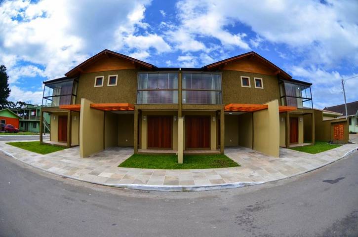 Casas e apartamentos de temporada para 13 pessoas, com vista e jardim em Gramado