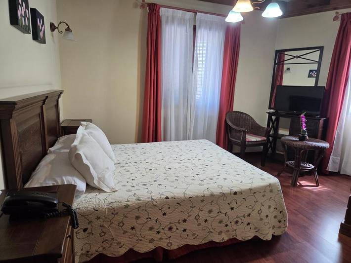 Hotel para 2 personas, con terraza en El Espinar - 4