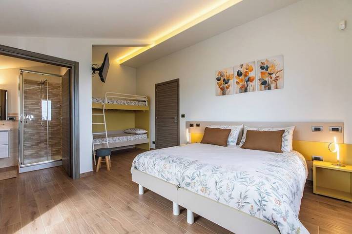Newly Built Villa with Saltwater Pool BBQ and Etna View for Families and Groups in Tonno, Acireale