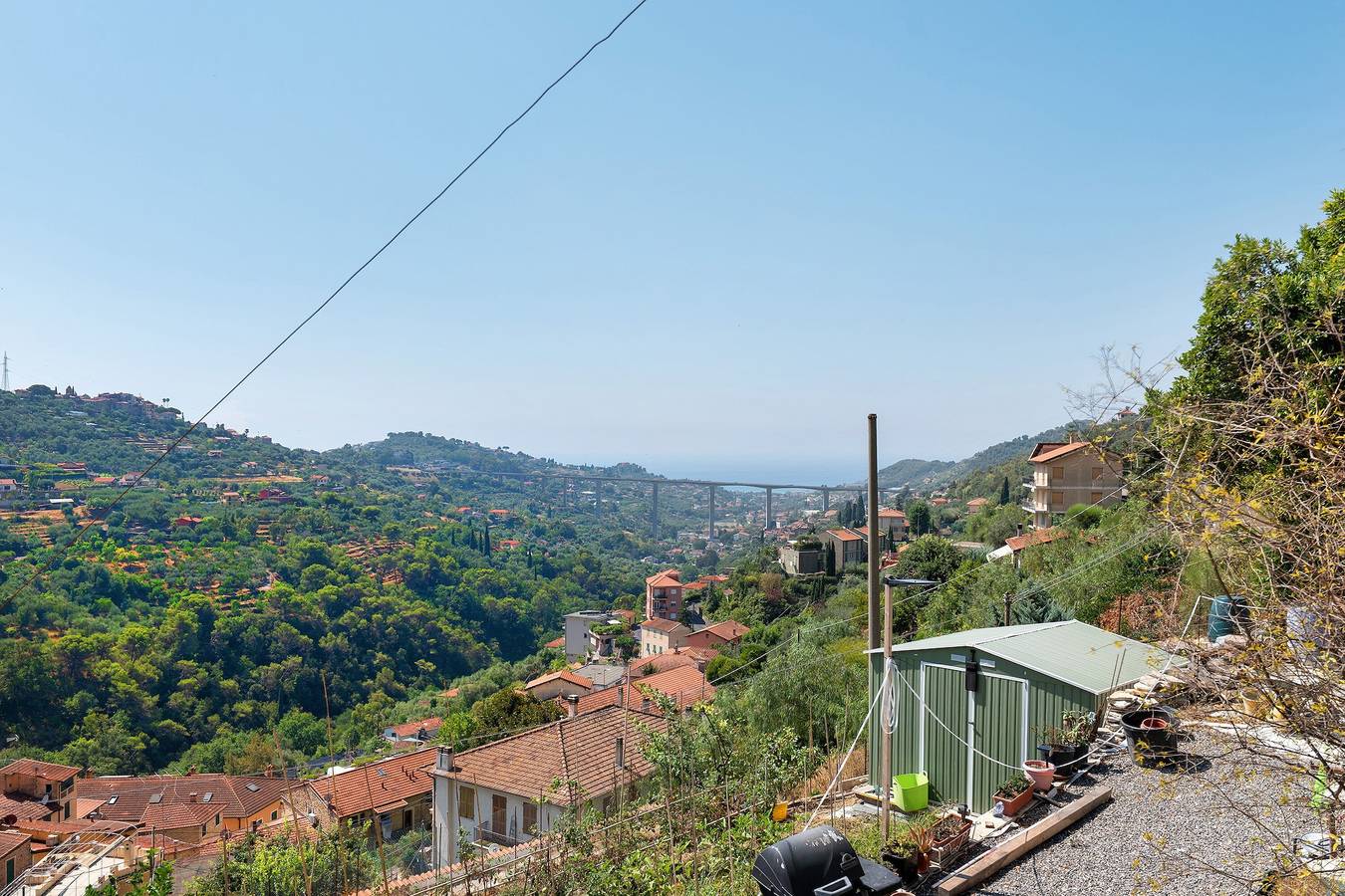 Appartement entier, Appartement 'Rosetta' avec vue mer, Wi-Fi et climatisation in Vallebona, Riviera di Ponente