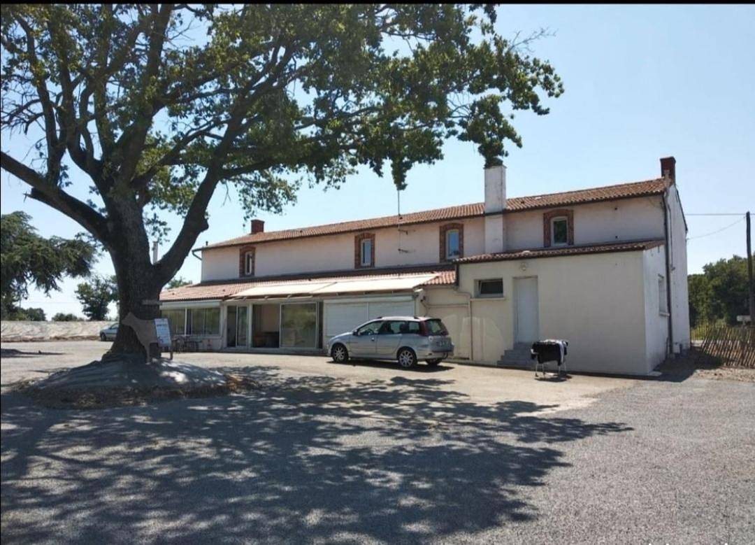 Appartement entier, 2 Sdb - 2 Chambres - 1 lit d'appoint enfants in Montaigu-Vendée, Vallée de la Loire