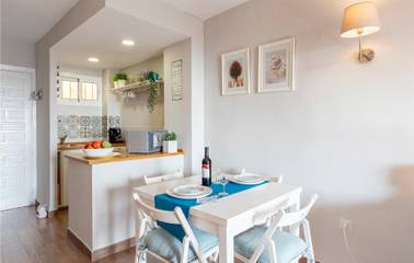 Holiday Apartment for 3 People in Benalmádena Costa, Benalmádena, Photo 4