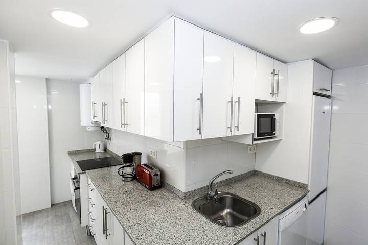 Apartamento entero, Apartamento P7 con piscina comunitaria, playa a 100m in Platja de la Pineda, Costa Dorada