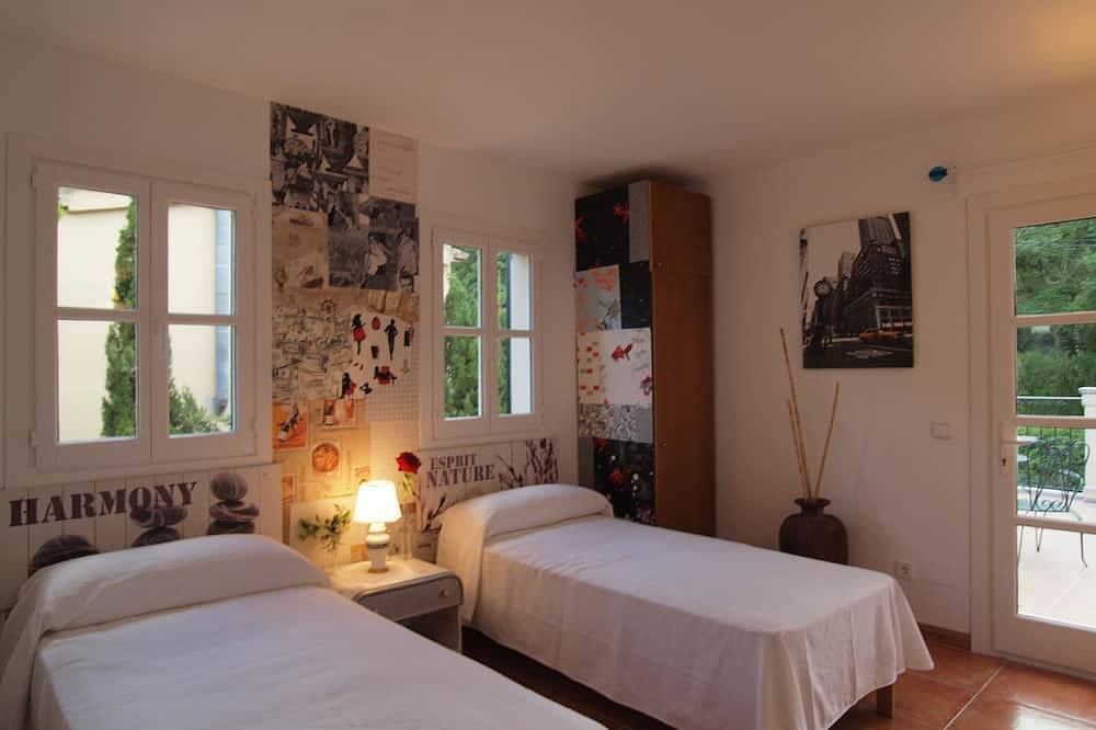Villa in Nature with Yoga Room, Peace and Tranquility in Puigpunyent, West Majorca