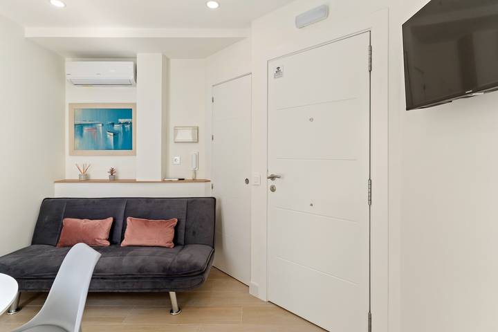 Entire studio, La Cala Home - Cala Luna – Bright Upper-Floor Studio Steps from the Beach in Playa de La Cala - El Torreón (Mijas), Mijas