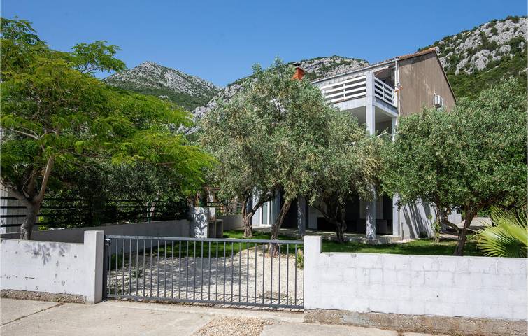 Ganze Ferienwohnung, Charmantes Apartment, 1 km vom Strand entfernt: Modernes Apartment mit WLAN, Klimaanlage und Terrasse in Klek, Dubrovnik-Neretva