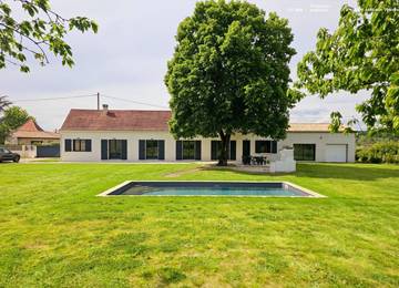 Cottage pour 9 personnes, avec vue ainsi que jardin et piscine à Cours-de-Pile