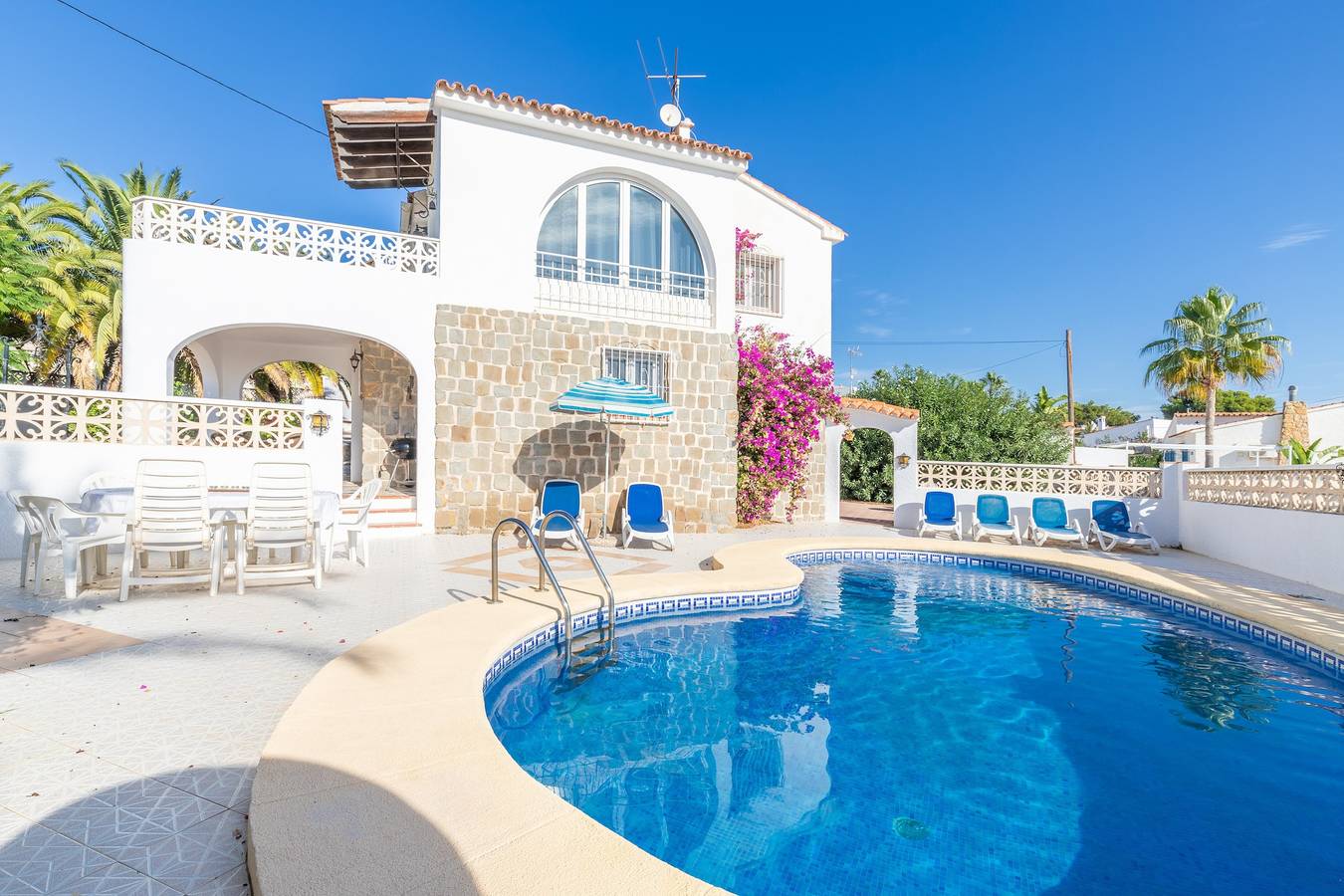 Villa avec piscine privée, vue sur mer, terrasse, balcon, climatisation et Wi-Fi in Calpe, Costa Blanca