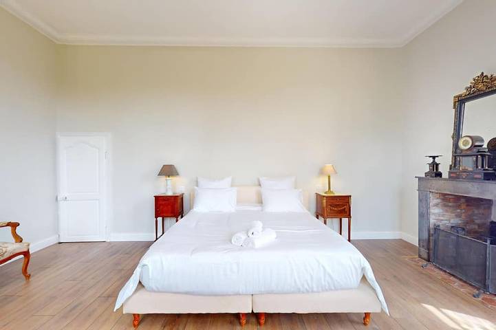 Location de vacances pour 12 personnes, avec jardin à Mailly-le-Château - 2