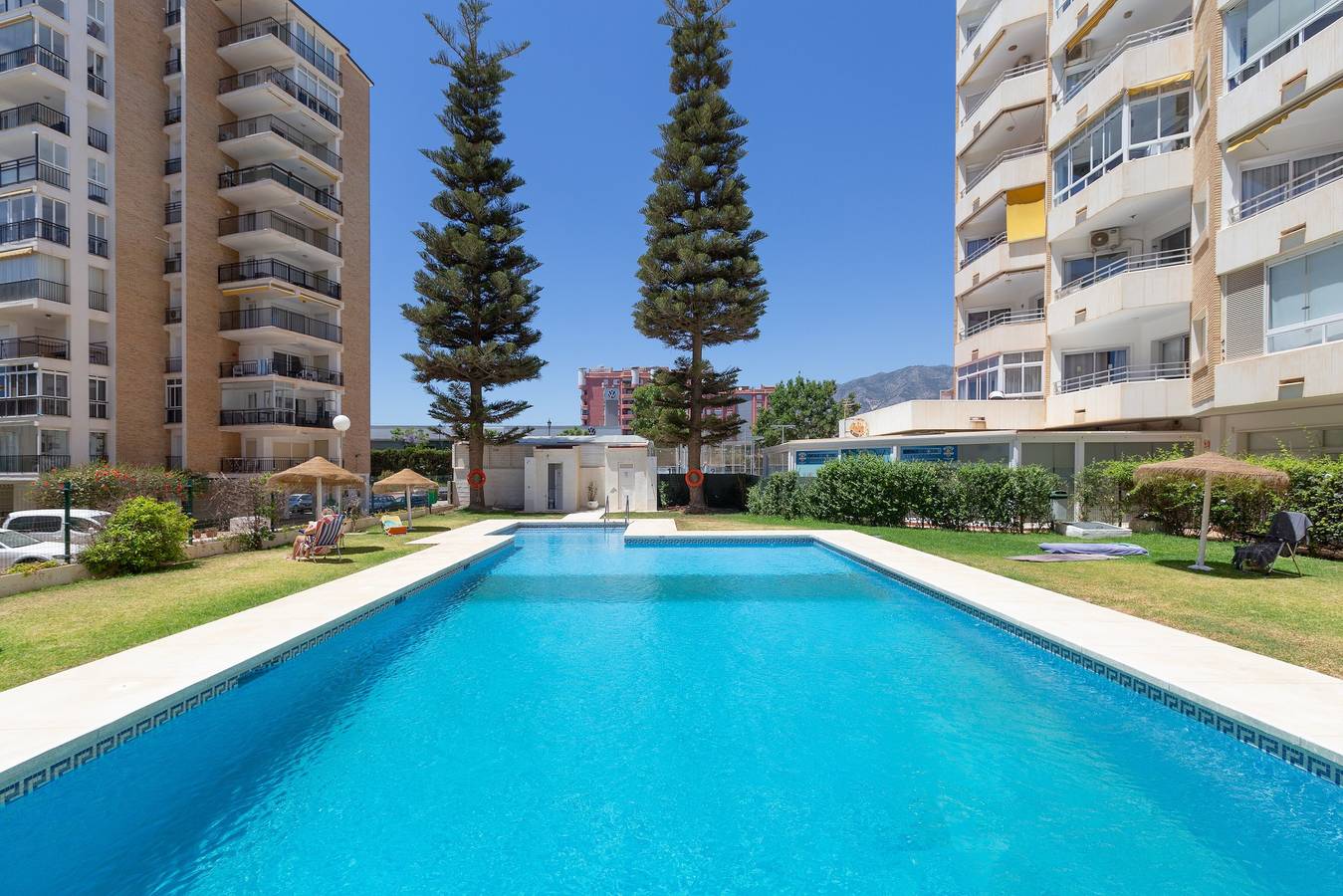 Ganze Wohnung, Ferienwohnung "Fuengirola" mit Blick auf das Meer und die Berge, Gemeinschaftspool & Wlan in Los Boliches, Fuengirola