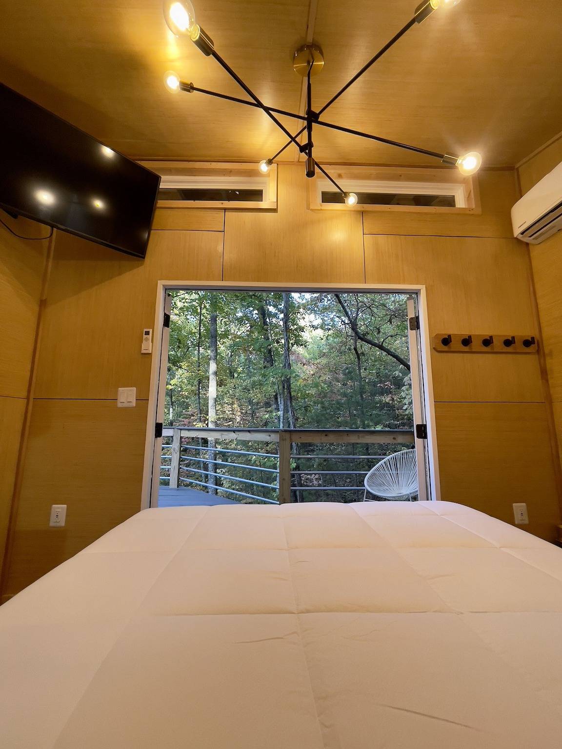 Luxury Tiny House with Treehouse Bedroom and Hottub on 34acres secluded in Monroe County (TN)