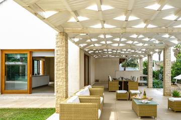 Location de vacances pour 11 personnes, avec piscine ainsi que terrasse et jardin à Marsala