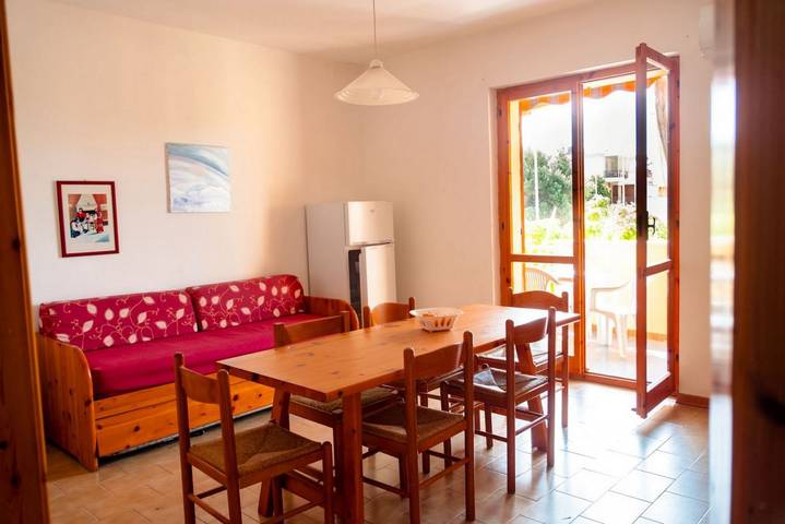 Ferienwohnung für 6 Personen, mit Balkon und Terrasse sowie Pool in Alghero