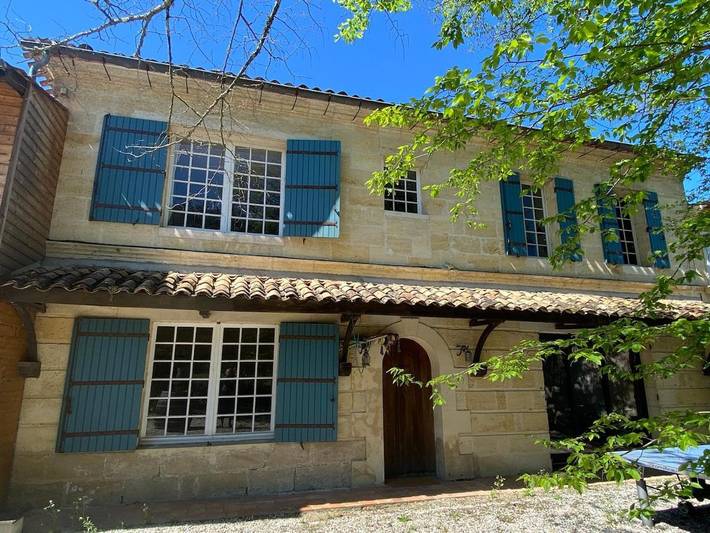 Location de vacances pour 14 personnes, avec Terrasse ainsi que Jardin et Piscine à Arveyres