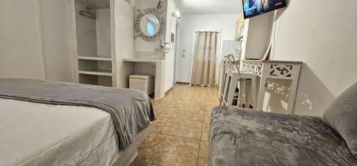 Gîte pour 2 personnes, avec balcon dans Perivolos