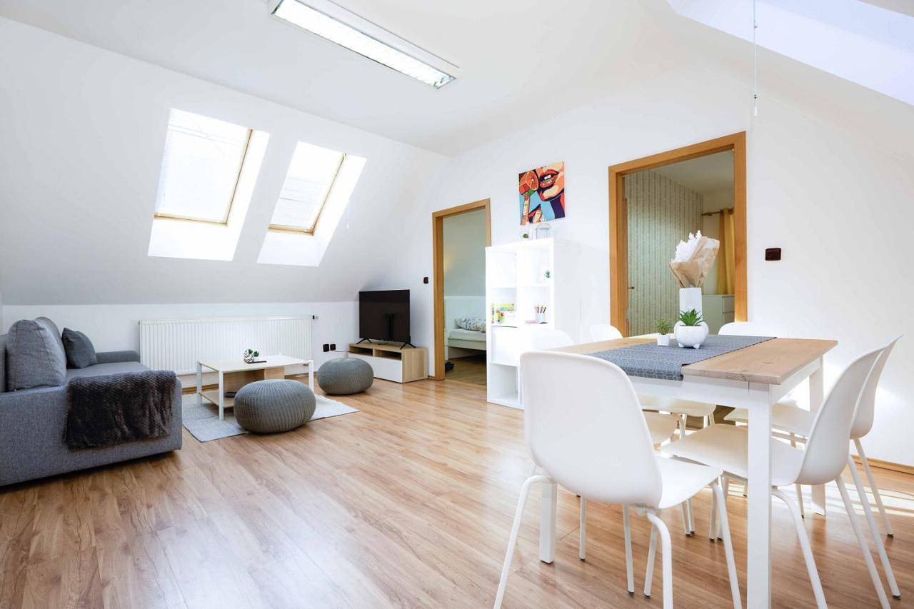 Ganze Wohnung, Two-Bedroom Apartment in Budweis, Budweis und Umgebung