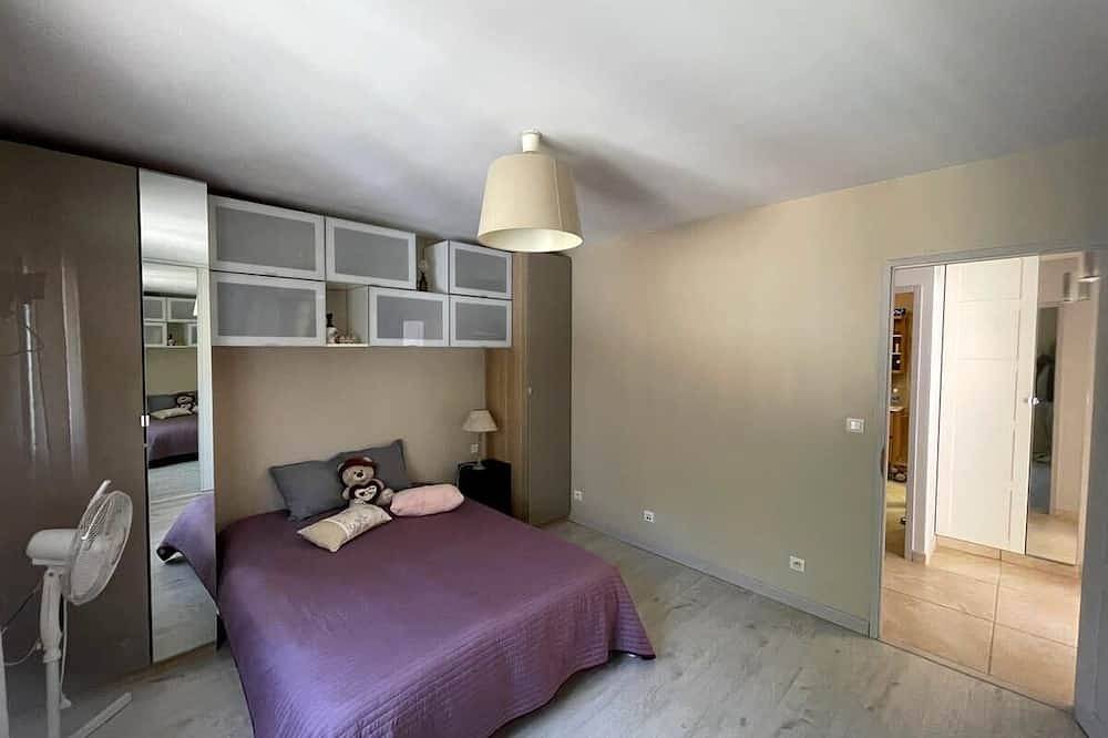 Villa des Pins, beautiful family home, near Aix en Provence, 8 people in Lambesc, Region de Aix-en-Provence