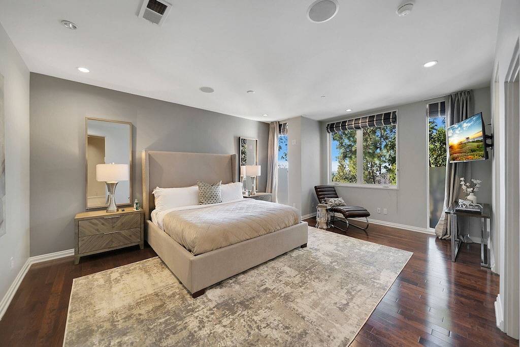 Luxurious Trousdale Estate with Expansive Grounds in Los Angeles, Los Angeles County