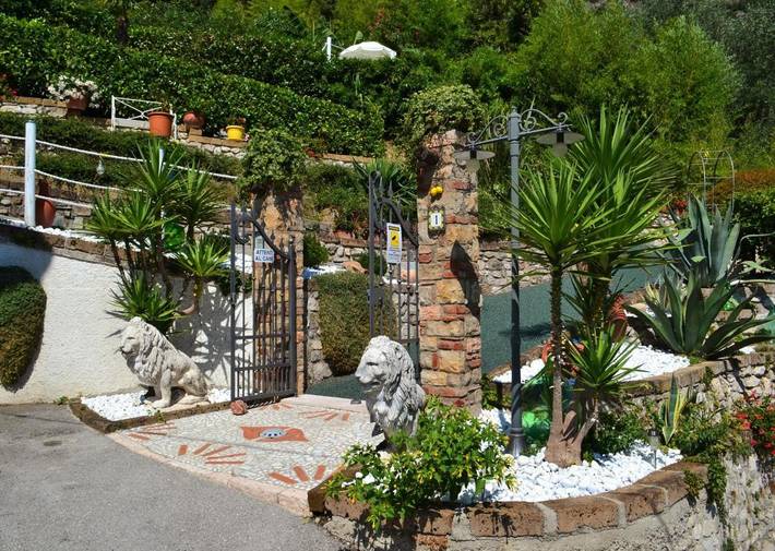 Ganze Wohnung, Apartment with Lake View in Limone sul Garda, Gardasee-Berge