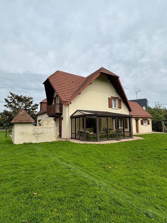 Location de vacances pour 8 personnes, avec terrasse ainsi que vue et piscine, animaux acceptés à Isigny-sur-Mer - 2