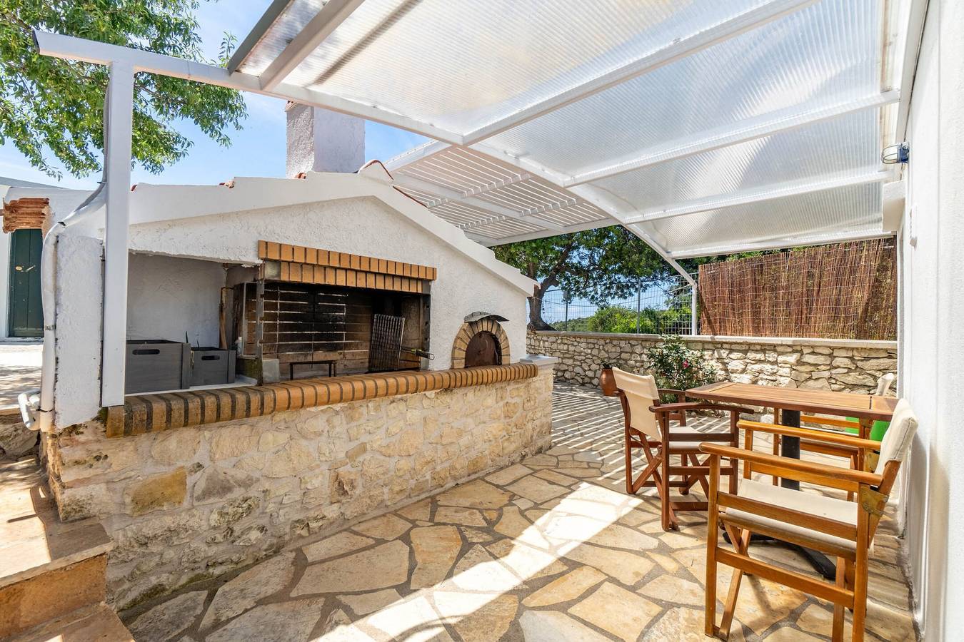 Villa 'Antipaxos Sunset House' con vista mare, Wi-Fi e aria condizionata in Grecia