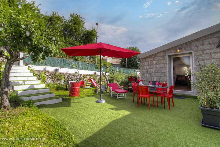 Gîte pour 3 personnes, avec Terrasse ainsi que Jardin et Vue