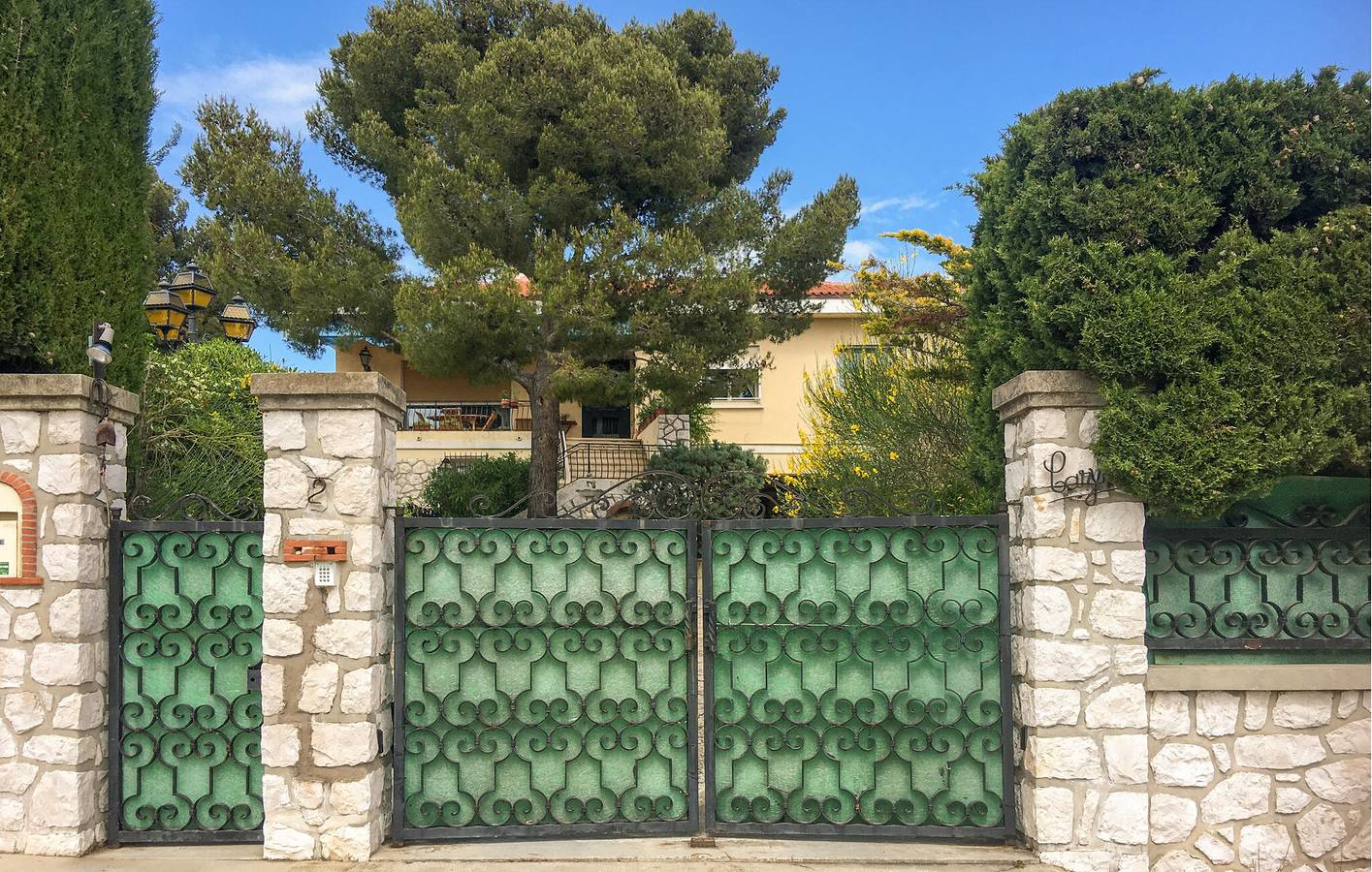Acogedor apartamento con piscina, aparcamiento y a 1 km de la playa de Cap Rousset in Carry-le-Rouet, Costa mediterránea (Francia)