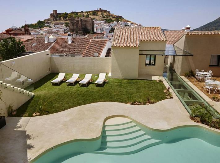 Apartamento para 3 personas, con Jacuzzi y Terraza además de Jardín y Piscina en Aracena