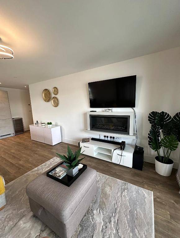 Entire apartment, 2 bed 2 bath Waterfront Luxury Apartment in Southampton, South East England