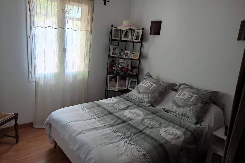 Villa with pool in Rochefort-du-Gard, Region de Nimes