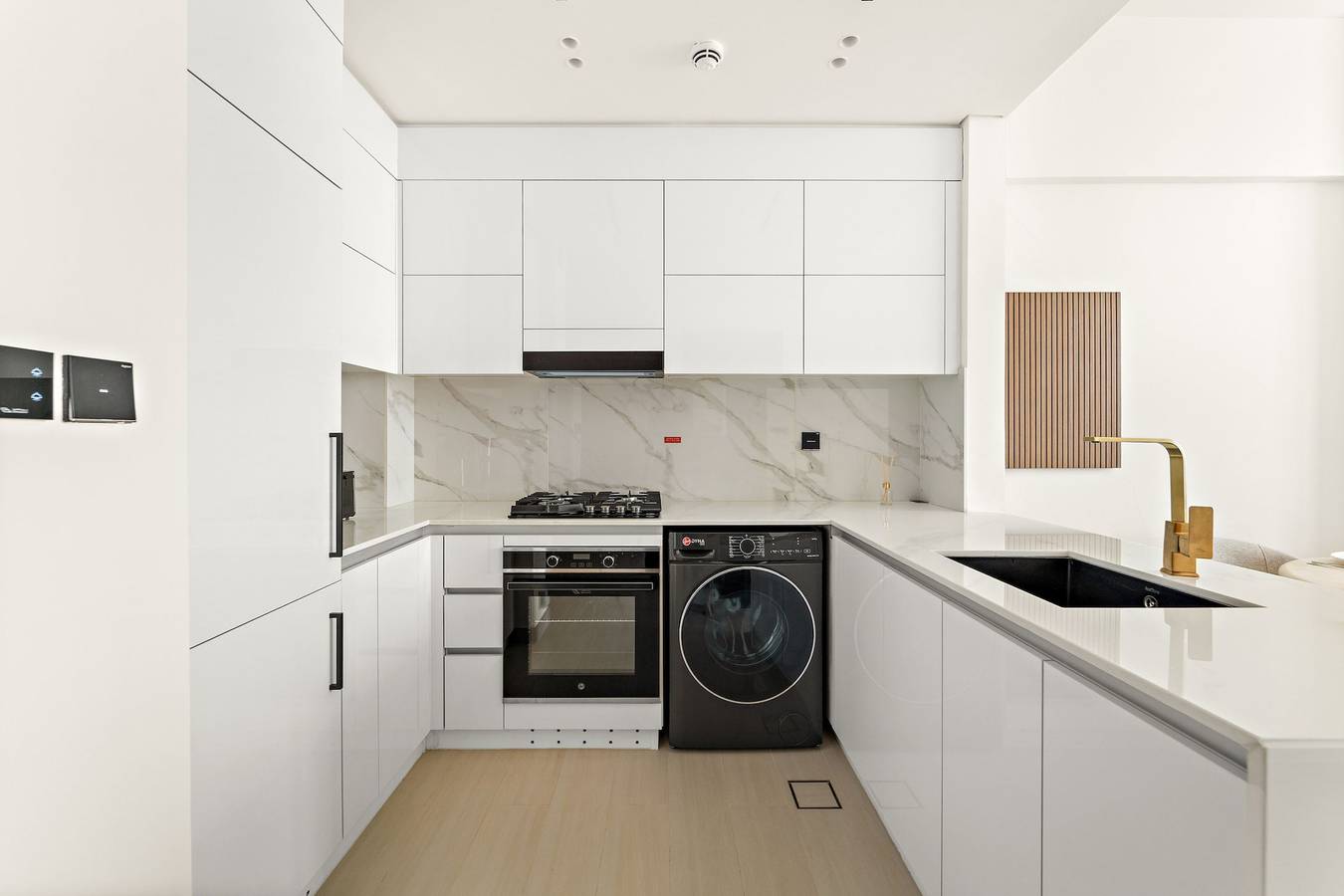 Entire apartment, Binghatti Gardenia - 3304 (1Bd) in Dubai, Emirate of Dubai