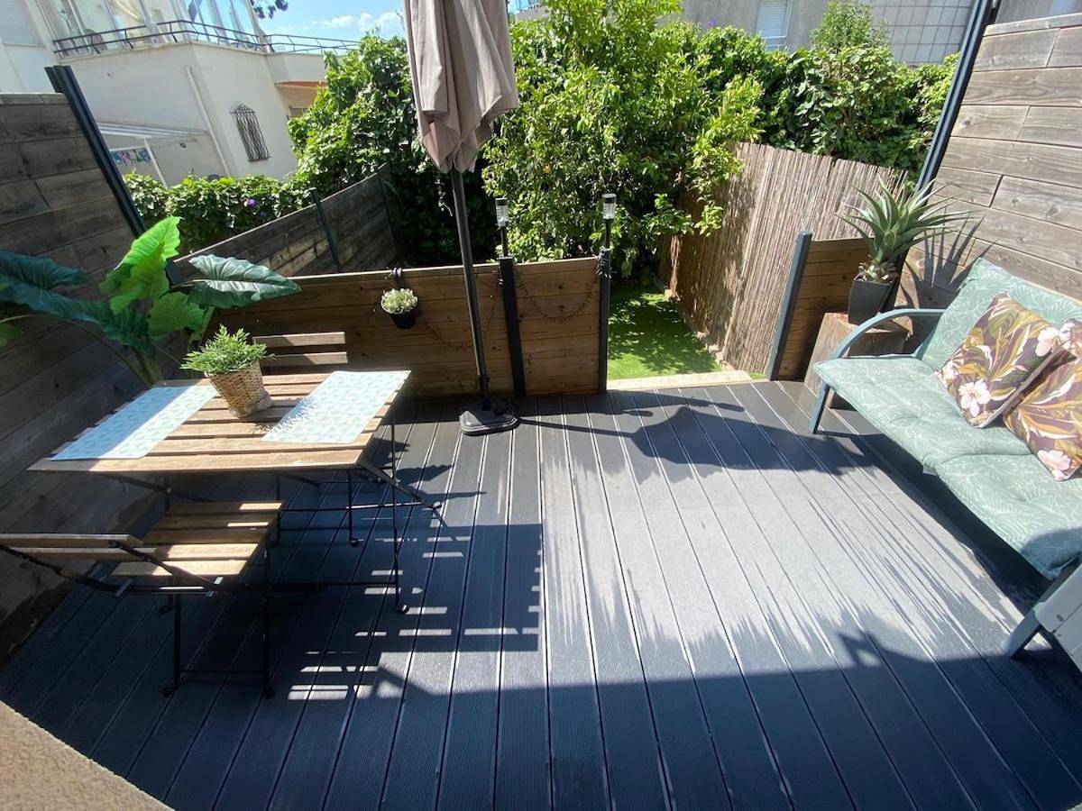 Appartement entier, Apartsuite jardin Nice cap 3000 bord de mer in Saint-Laurent-du-Var, Côte méditerranéenne (France)