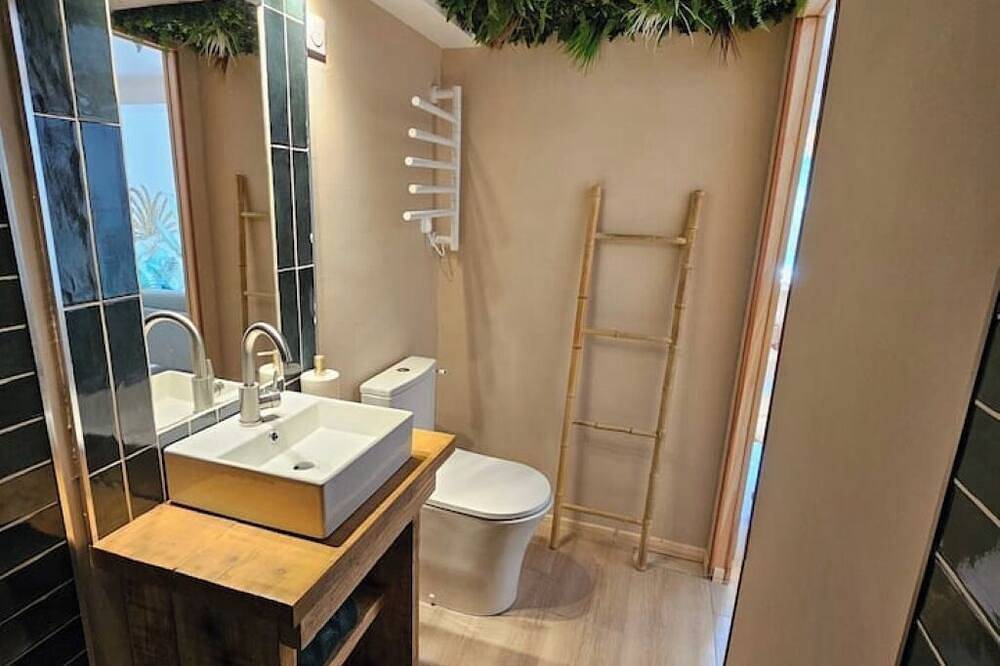 Entire apartment, Mini Loft à la Campagne with exterior - La Ba-Line in Entrecasteaux, Brignoles region