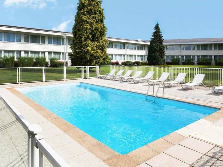 Hôtel pour 4 personnes, avec piscine ainsi que jardin et vue, animaux acceptés à Lesquin