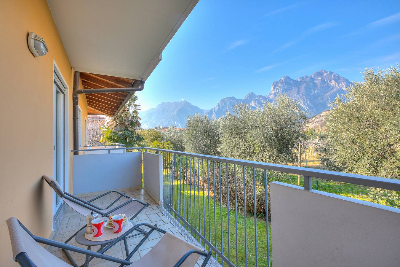 Apartamento entero, Apartamento de vacaciones para 6 personas con terraza in Torbole, Nago-Torbole
