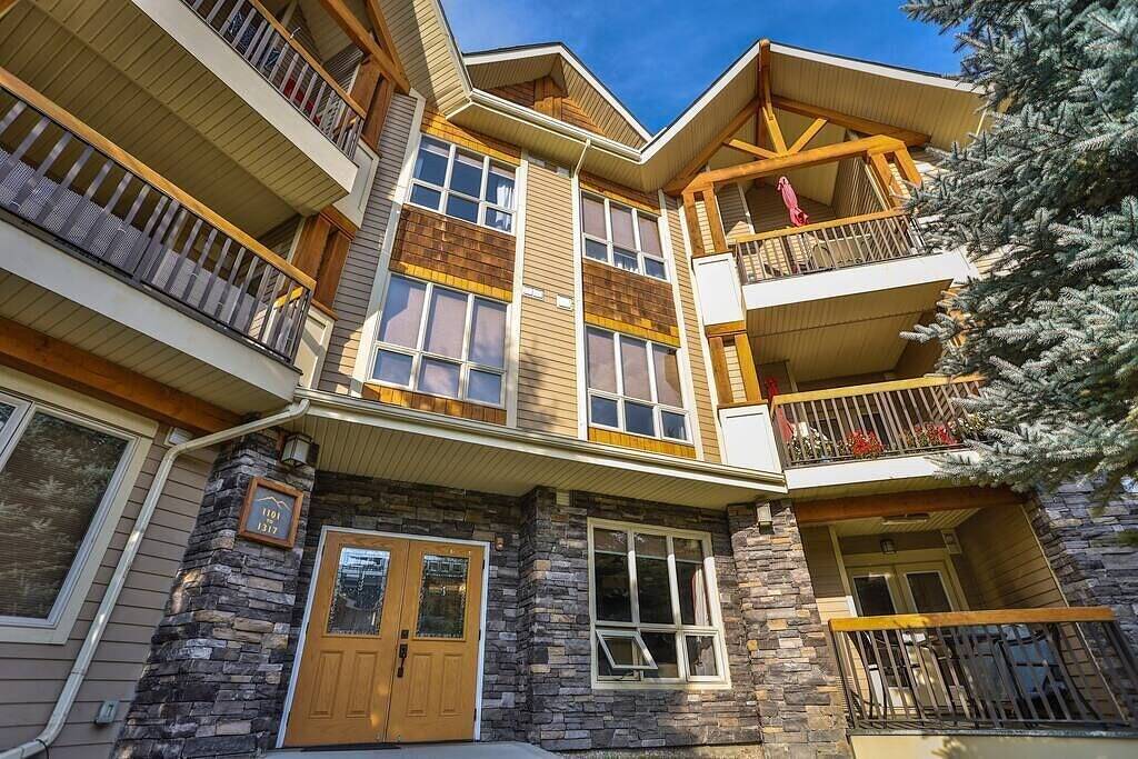 Ganze Wohnung, Natures Retreat - Pool & Hot Tub - Spacious Patio in Radium Hot Springs, Kootenay-Nationalpark