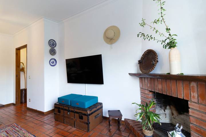 Entire apartment, Apartment 'Retro Beach House Moledo' with Mountain View, Wi-Fi and Air Conditioning in Moledo, Viana do Castelo District