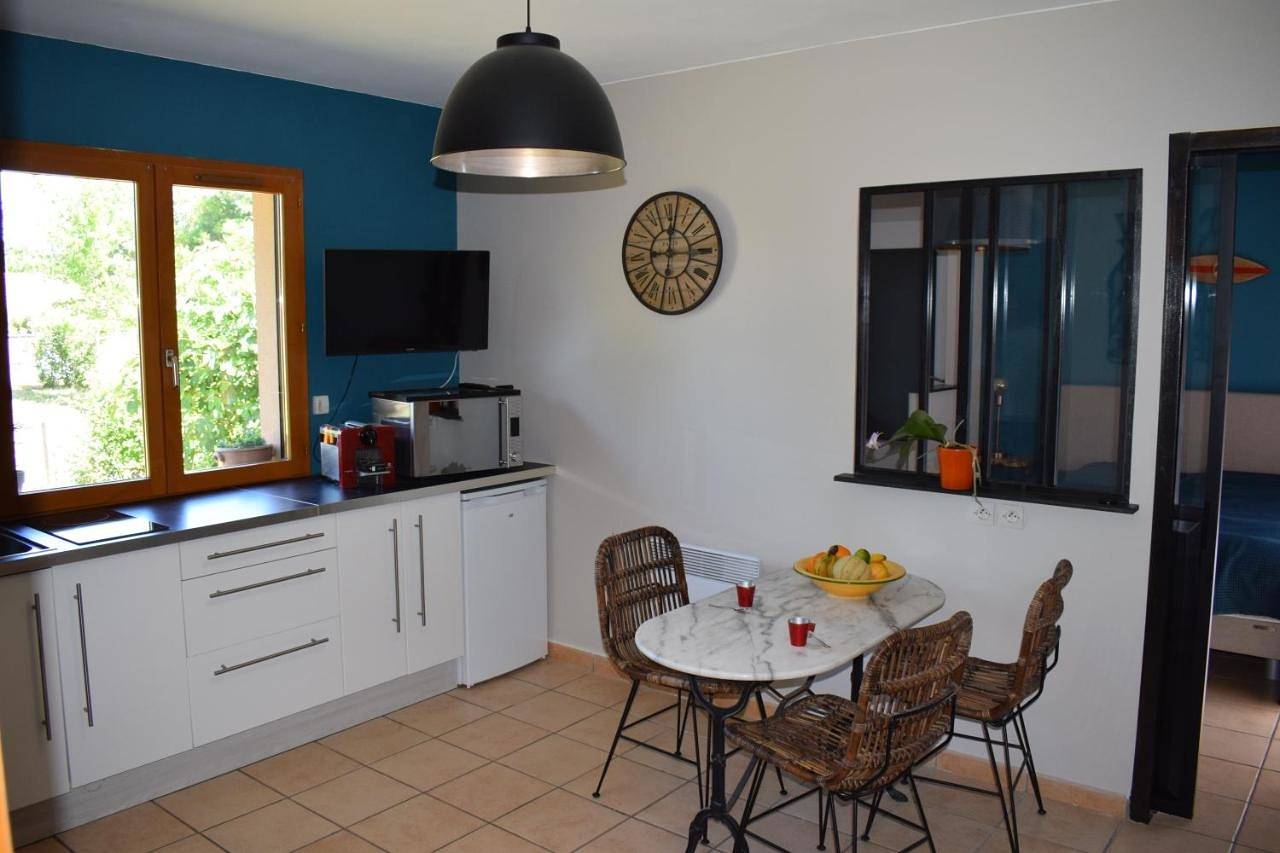 Appartement entier, Apartment with Terrace in Audenge, Région d'Arcachon