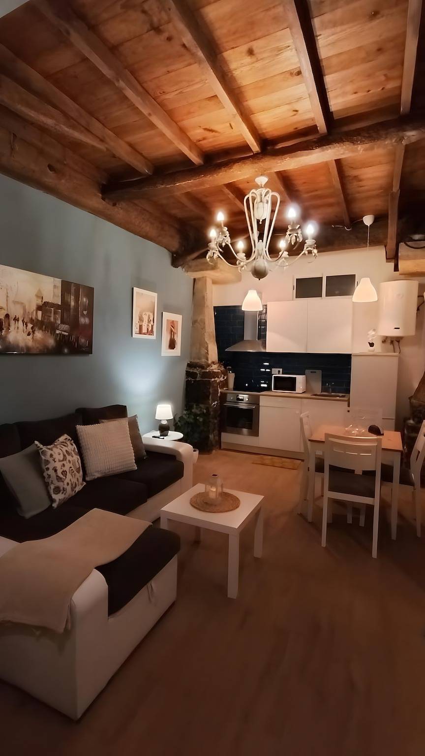 Appartement entier, Appartement « La Casona De Carcedo 1 » sous un hórreo asturien in Soto del Barco, Côte Cantabrique