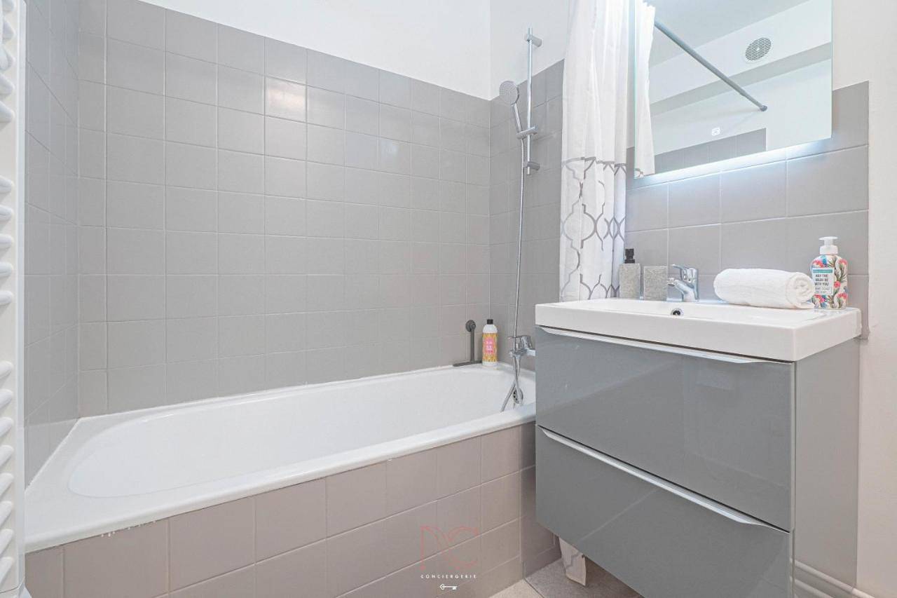 Appartement entier, One-Bedroom Apartment in Villeneuve-le-Comte, Seine-et-Marne