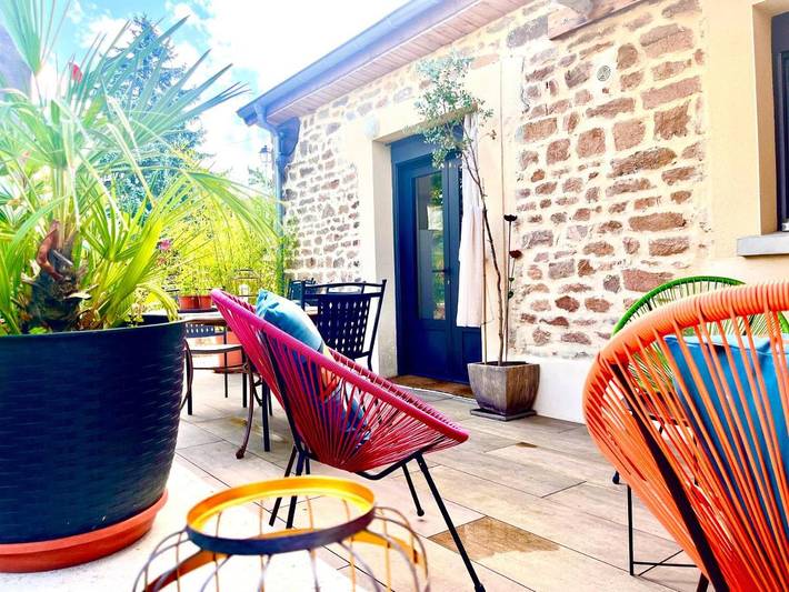 Location de vacances pour 4 personnes, avec Terrasse et Jardin ainsi que Piscine et Vue à Saint-Pierre-de-Varennes - 4