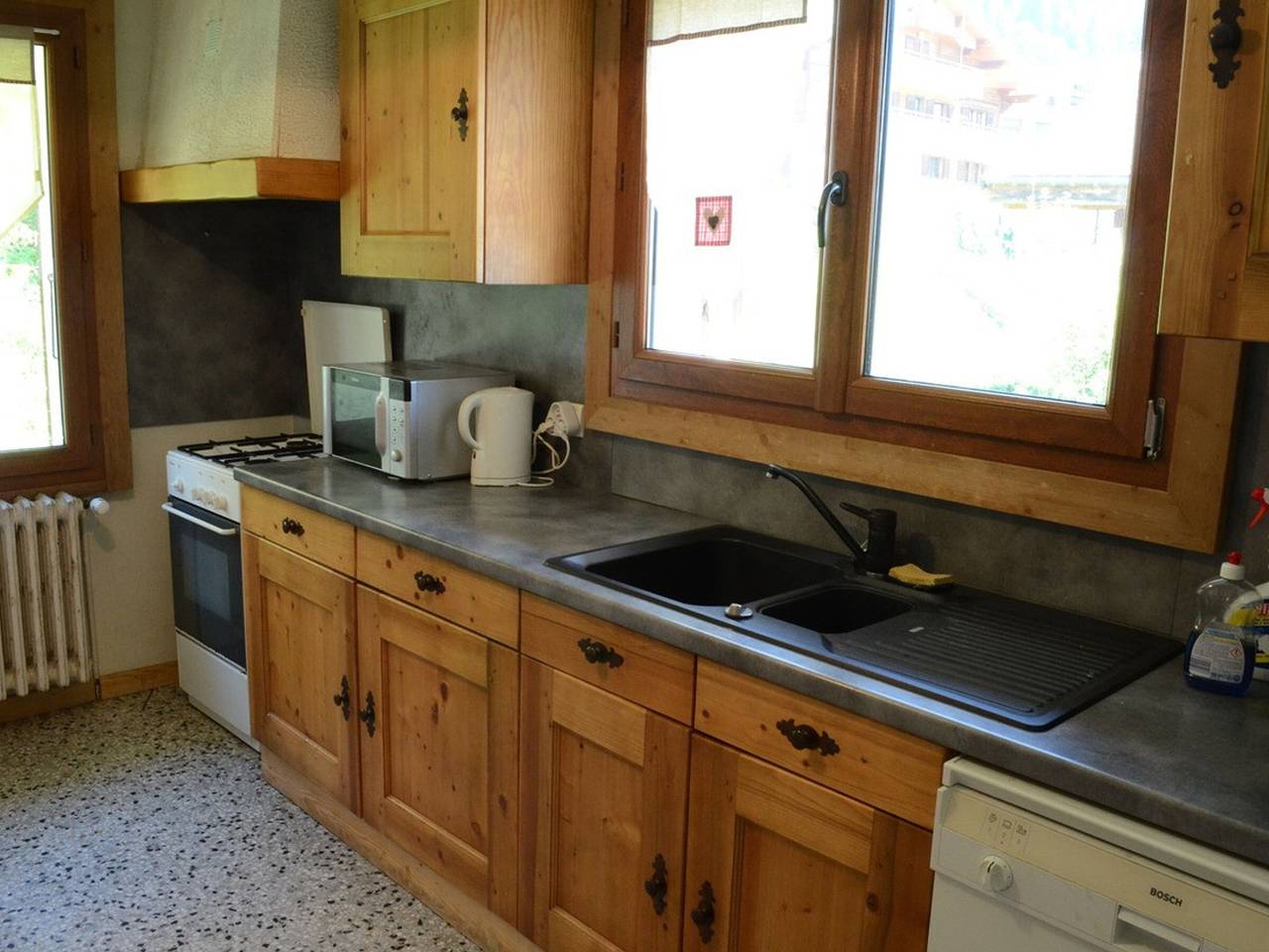 Appartement entier, Chalet confortable 4 pièces, proche centre et remontées, 8 personnes, parking, animaux admis in Chatel, Les Portes du Soleil