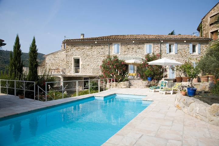 Gîte pour 3 personnes, avec terrasse ainsi que piscine et jardin à Saint-Laurent-du-Pape