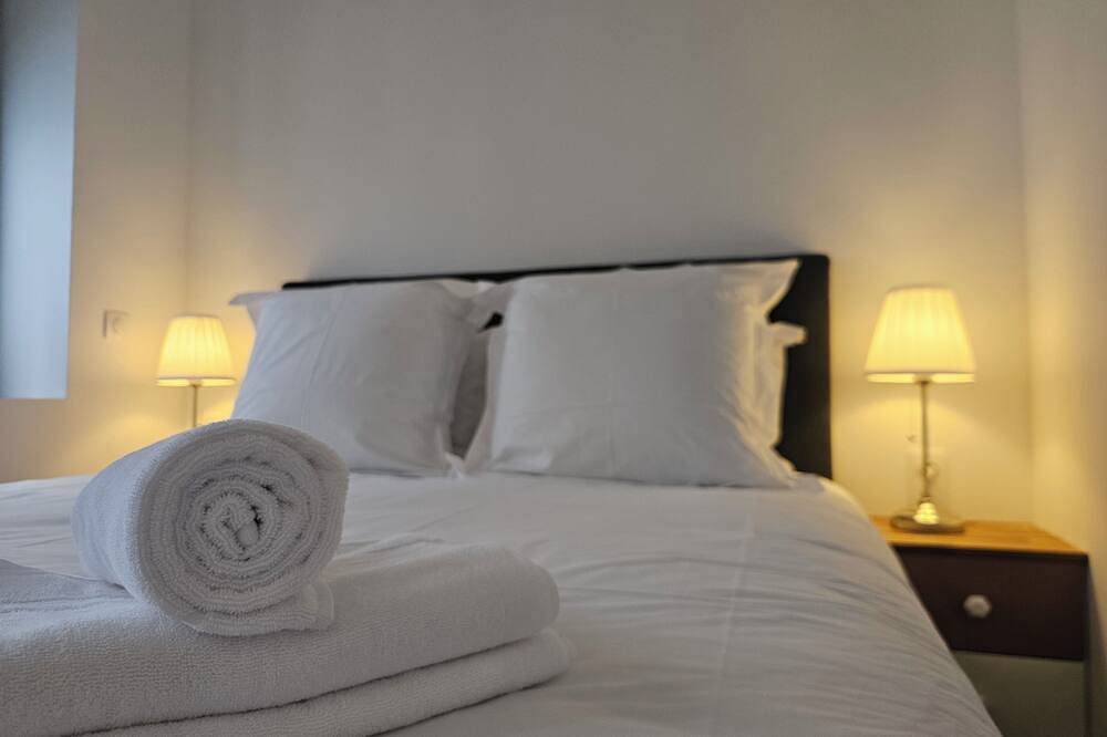 Entire apartment, La Bastide Foch - Quiet & comfort in the city center in Salon-de-Provence, Aix-en-Provence region