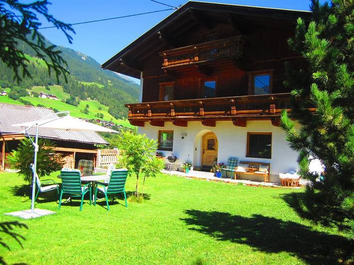 Vakantieappartement voor 3 personen, with Balkon and Terras as well as Tuin and Uitzicht in Neder