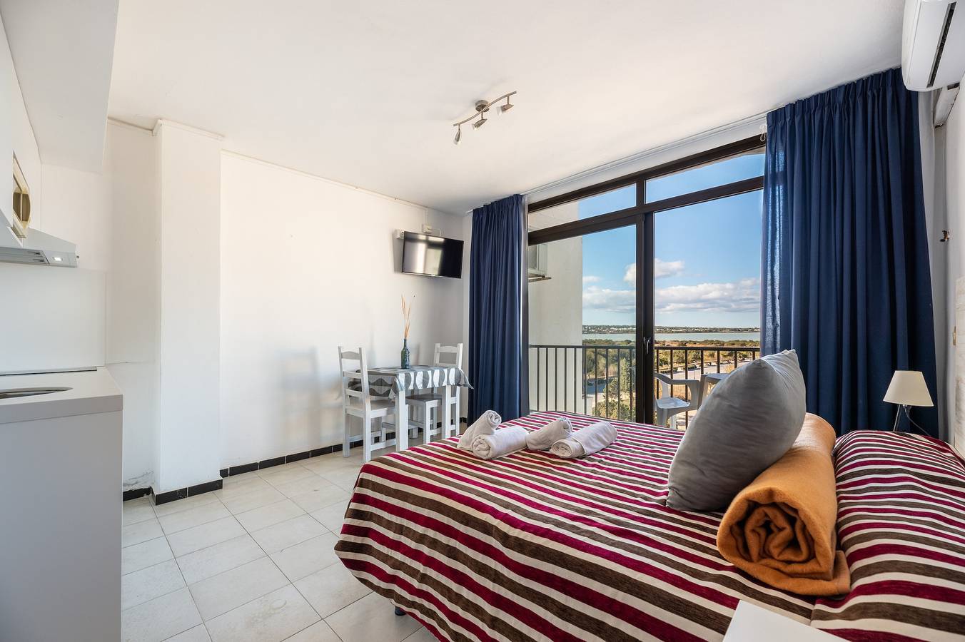 Appartement 'Estudio Mirada 309' met uitzicht op het meer, Wi-Fi en airconditioning, foto 10
