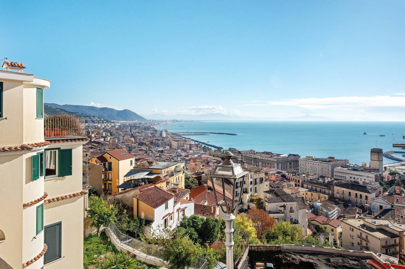 Ganze Wohnung, Ferienwohnung 'Dimora Porta San Nicola Salerno' mit Meerblick, Wi-Fi und Klimaanlage in Salerno, Tyrrhenische Küste Kampanien