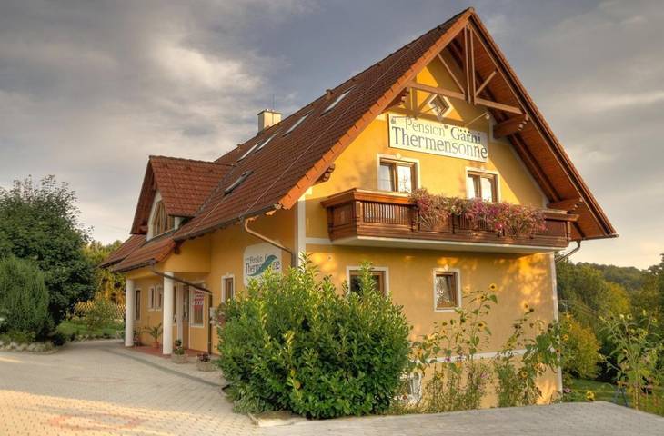 B&B für 3 Personen, mit Balkon und Terrasse sowie Garten und Ausblick in Jennersdorf